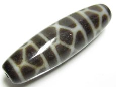 画像1: 黒地至純・亀甲長壽天珠 44mm (1)