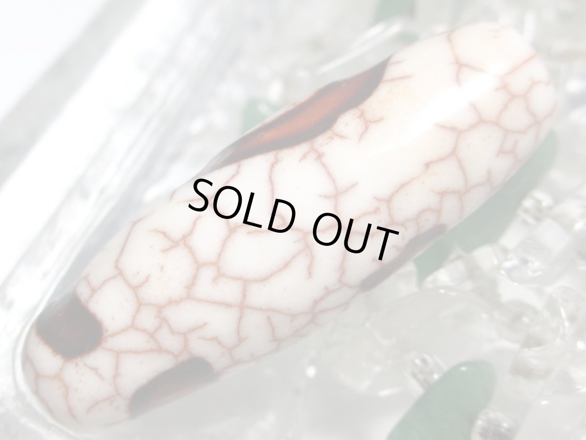 画像4: 白地赤龍紋・観音如意樹天珠 38mm (4)