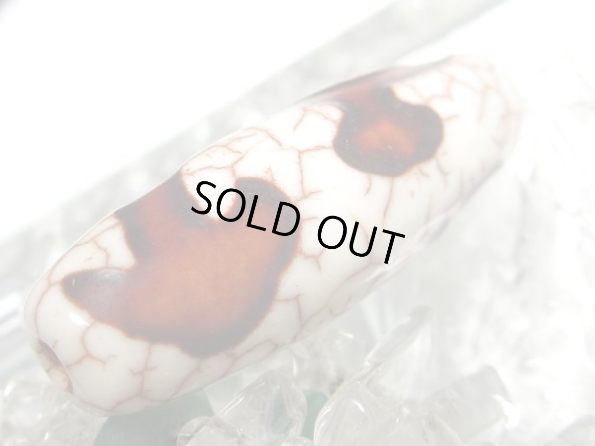 画像3: 白地赤龍紋・観音如意樹天珠 38mm (3)