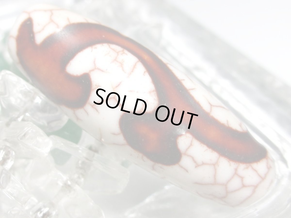 画像2: 白地赤龍紋・観音如意樹天珠 38mm (2)