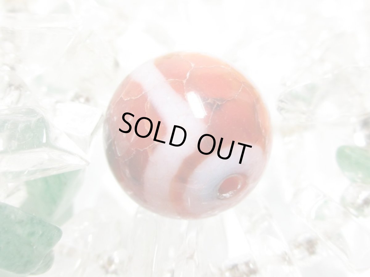 画像4: 紅鱗紋丸型・一眼山形天珠 14mm (4)