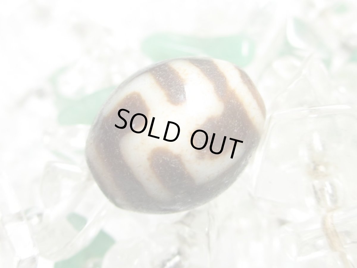 画像3: 黒地至純・万字（卍）天珠 15mm (3)