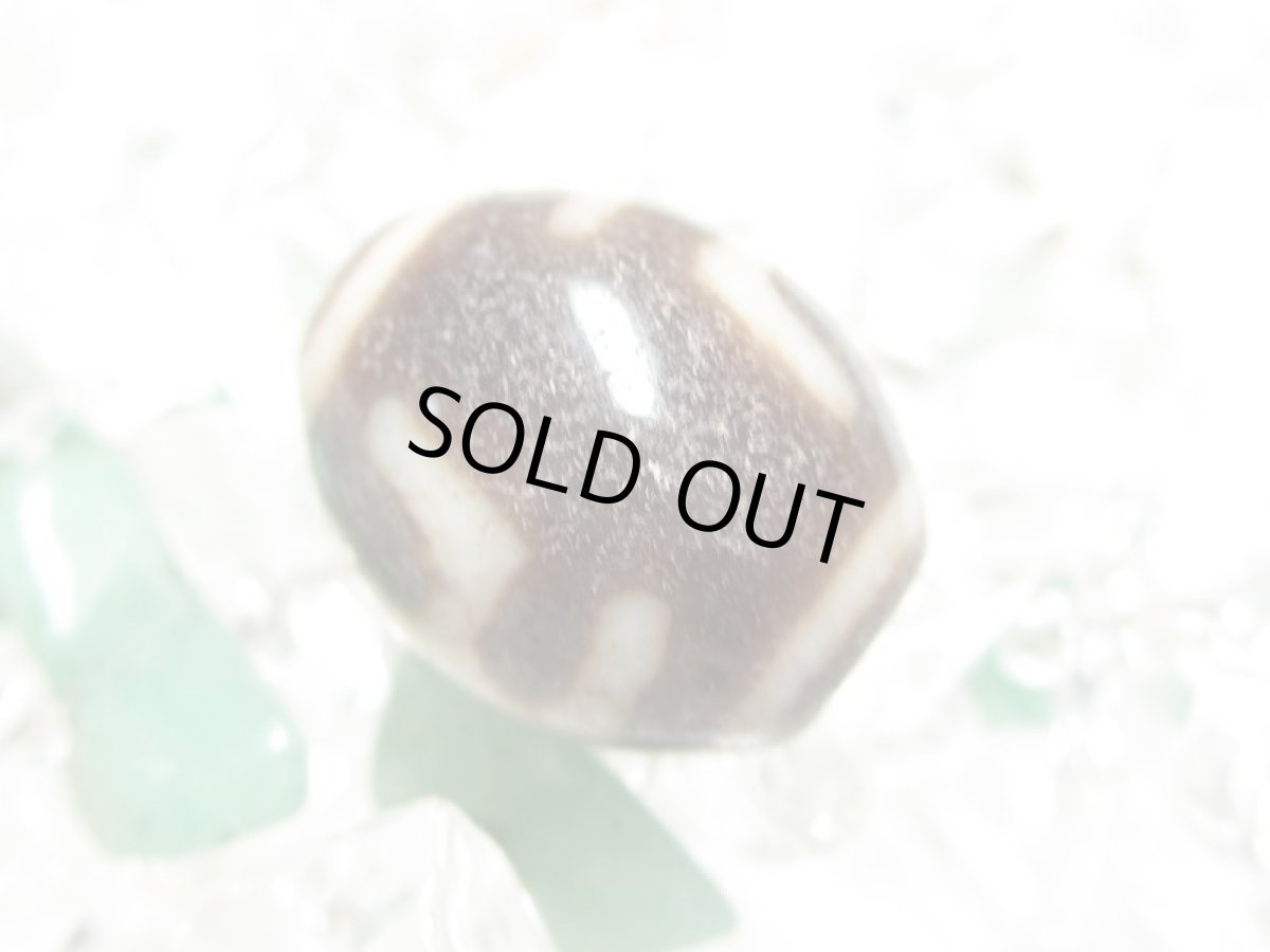 画像4: 黒地至純・万字（卍）天珠 15mm (4)