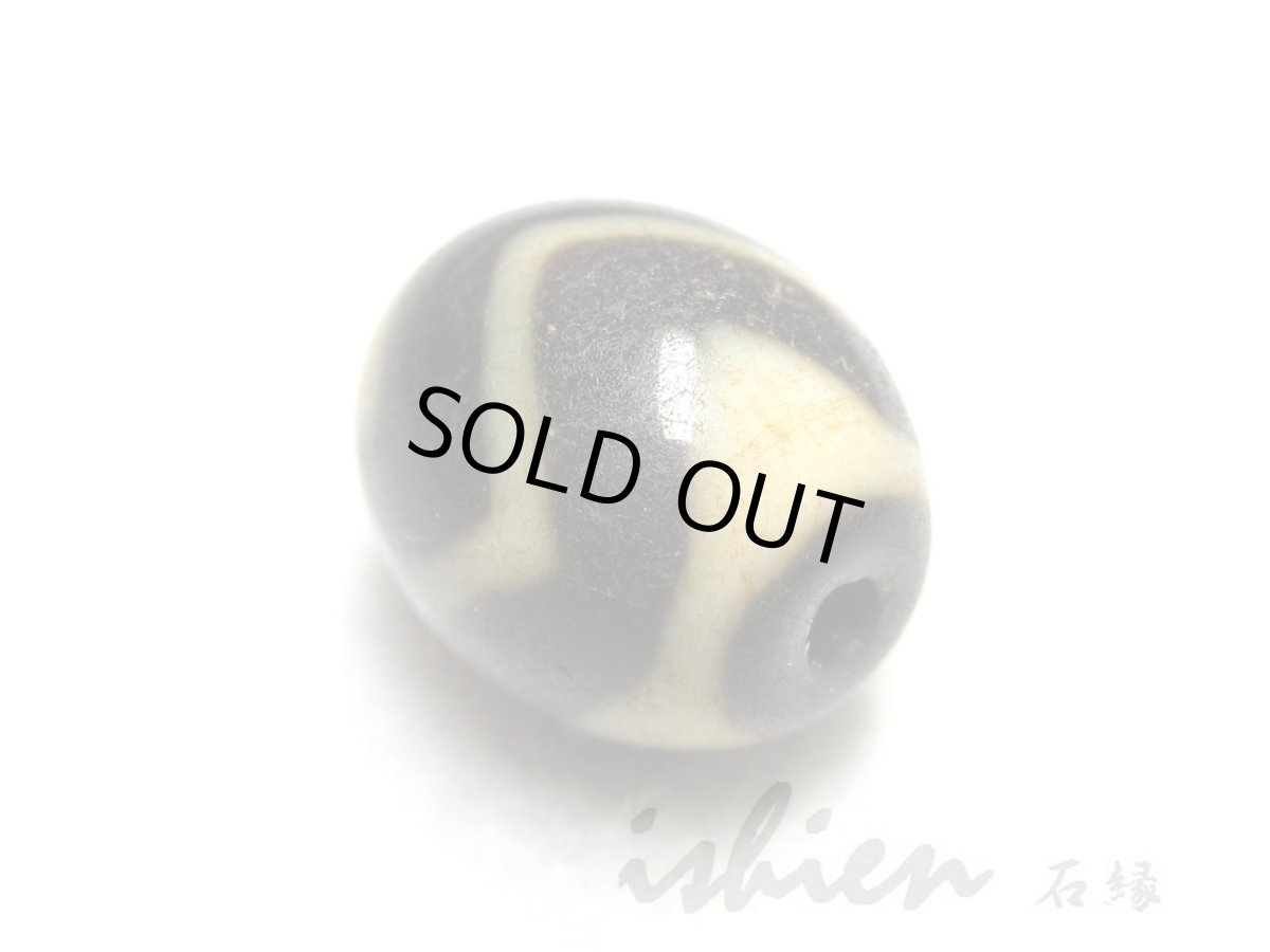 画像4: 至純風化紋・双虎牙天珠 14mm (4)