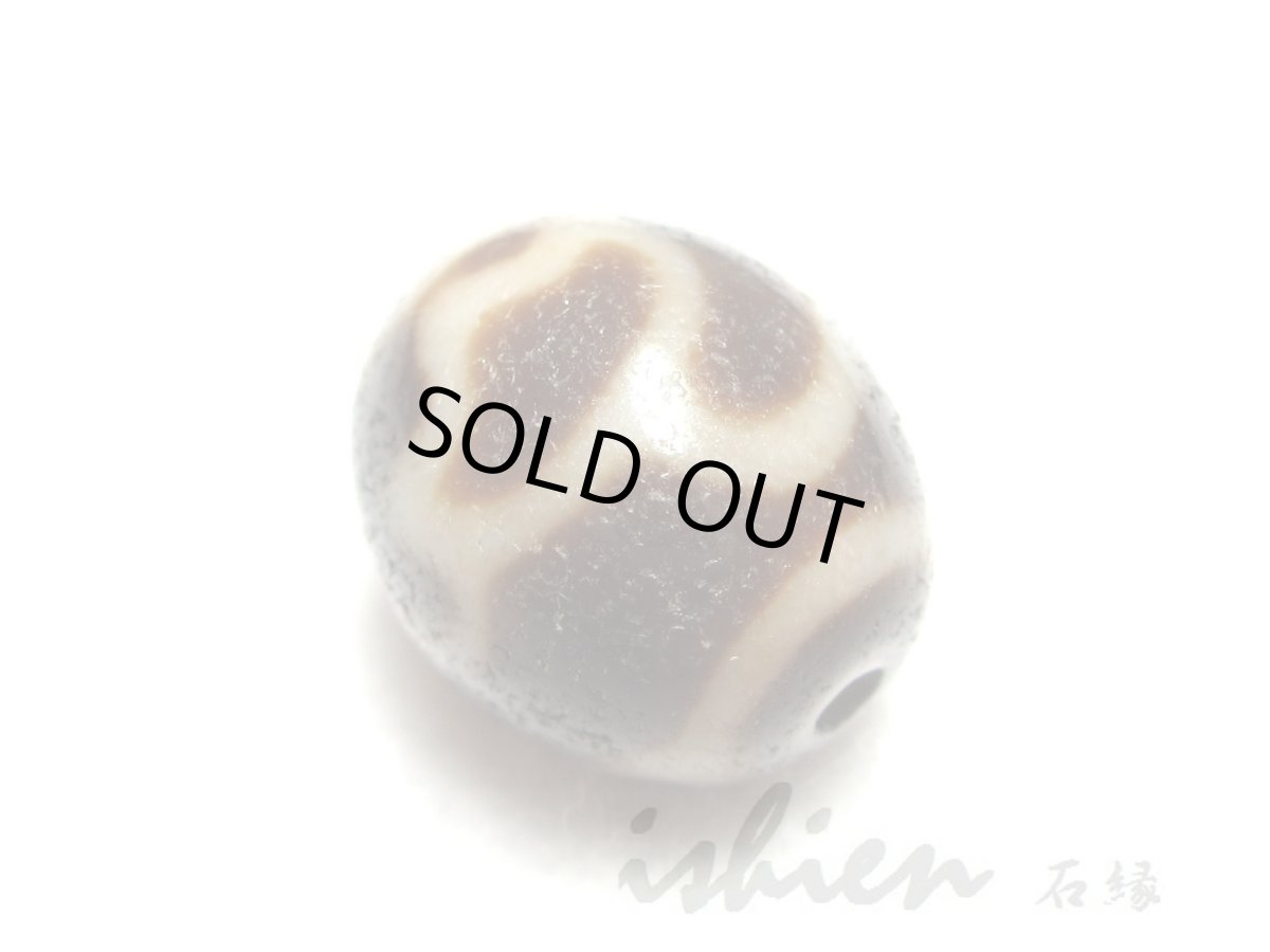 画像2: 至純風化紋・水蓮花天珠 14mm (2)