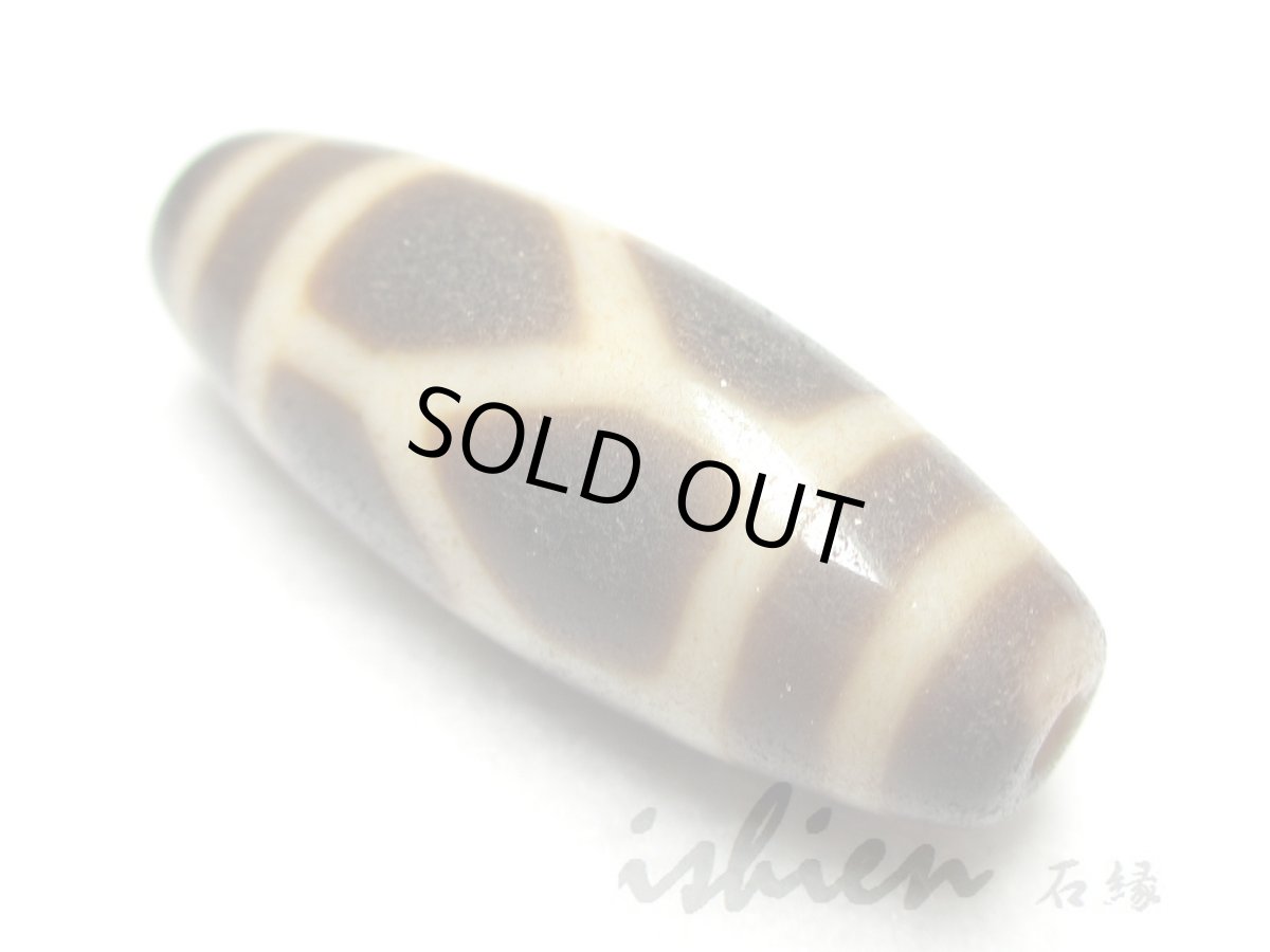 画像2: 至純風化紋・亀甲長壽天珠 30mm (2)