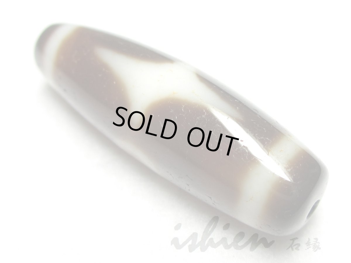 画像2: 至純風化紋・閃電五眼天珠 37mm (2)