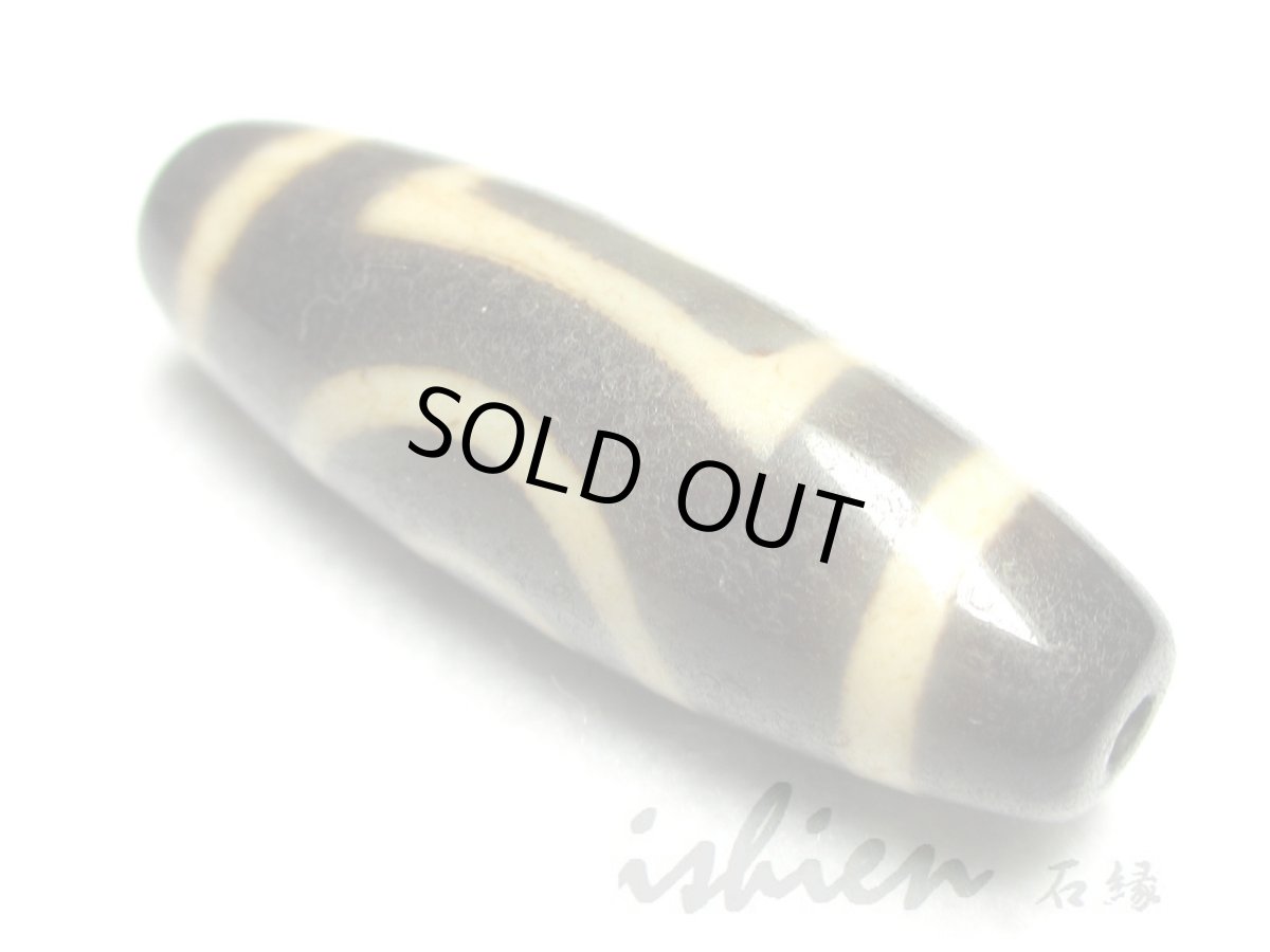 画像4: 至純風化紋・二眼天地天珠 38mm (4)