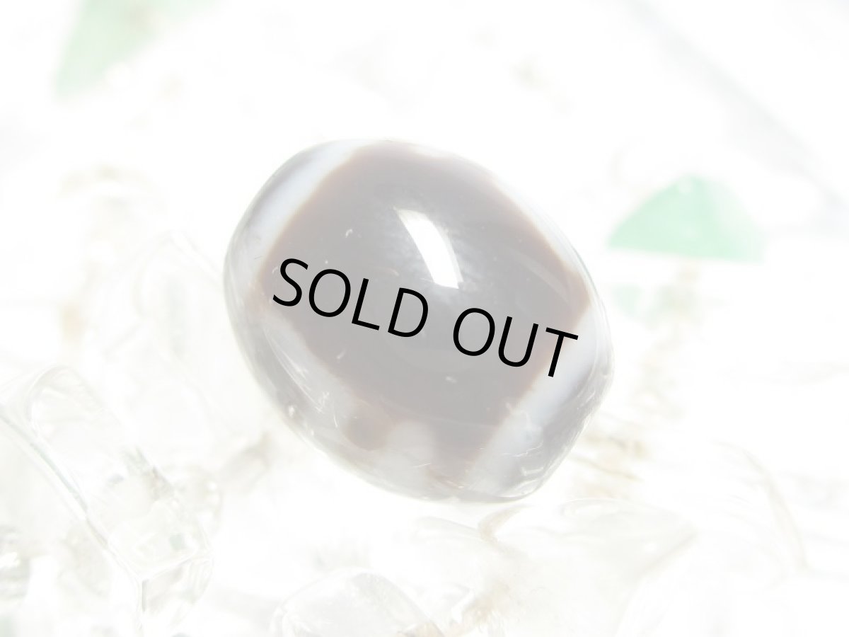 画像2: 黒地至純・万字（卍）天珠 12mm (2)