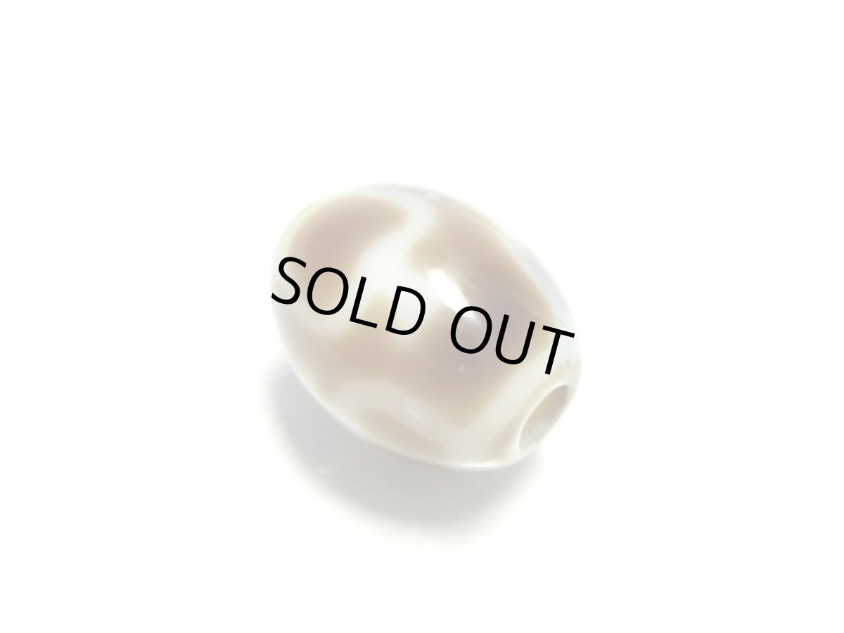 画像2: 黒地至純・宝瓶天珠 10mm (2)