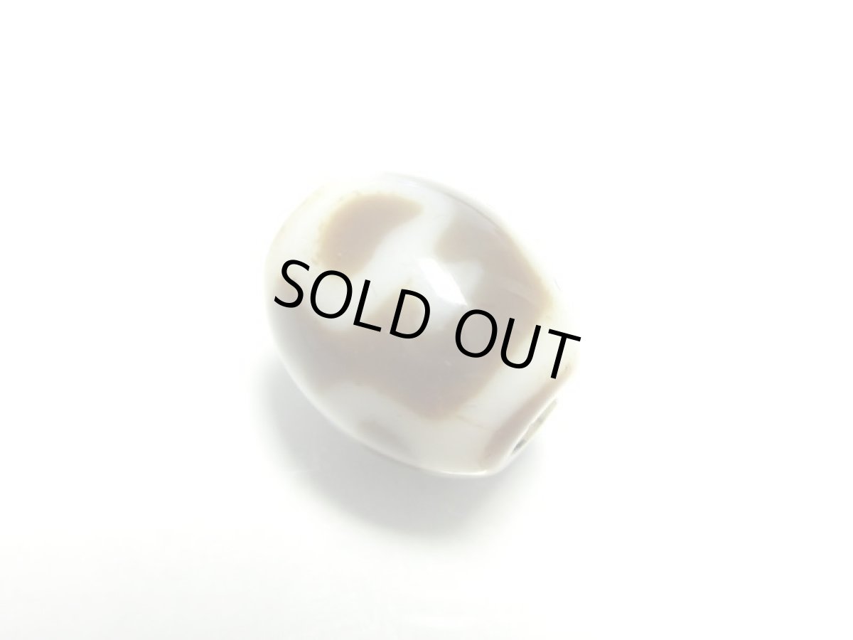 画像2: 黒地至純・宝瓶天珠 10mm (2)