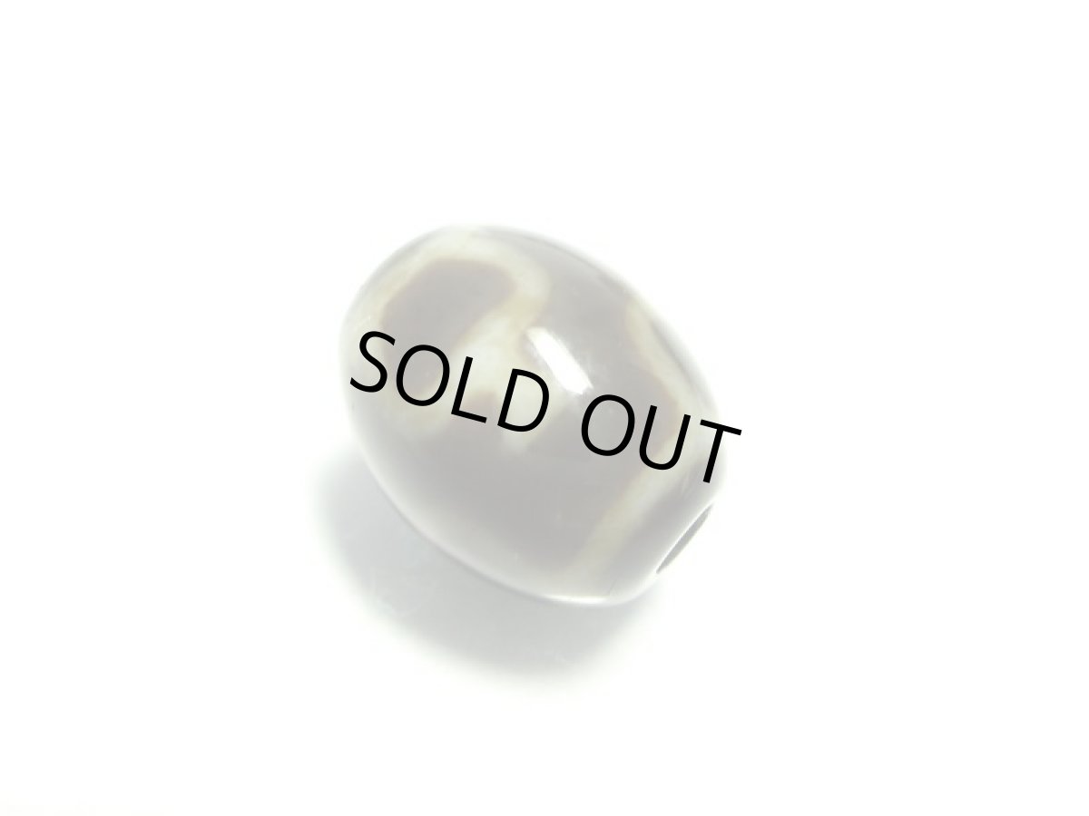 画像2: 黒地至純・宝瓶天珠 10mm (2)