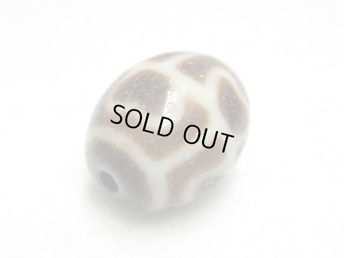 画像4: 至純風化紋・亀甲蓮花天珠 18mm (4)