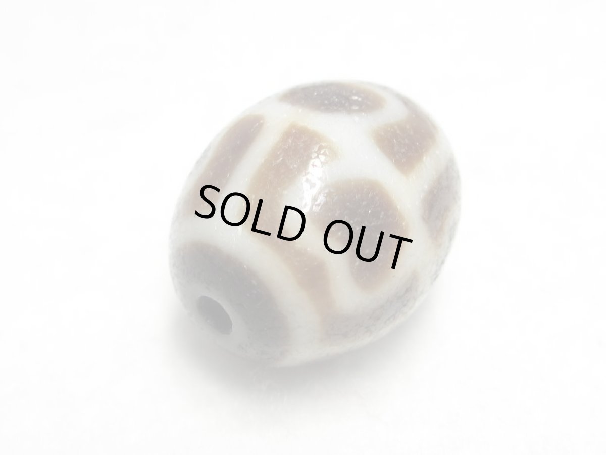 画像3: 至純風化紋・亀甲蓮花天珠 18mm (3)