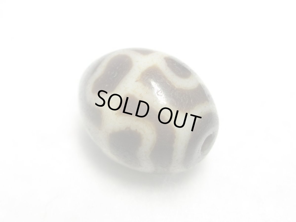 画像2: 至純風化紋・亀甲蓮花天珠 17mm (2)