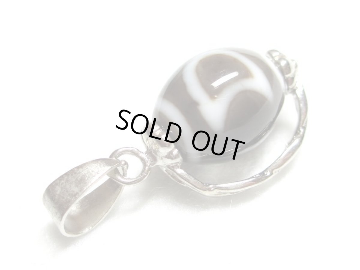 画像4: 黒地至純・日月天珠　ネックレストップ (4)