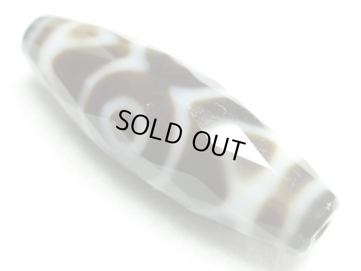 画像4: 黒地至純・多面カット虎牙蓮花三眼天珠 38mm (4)