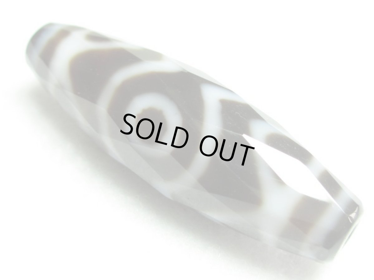 画像2: 黒地至純・多面カット虎牙蓮花三眼天珠 38mm (2)