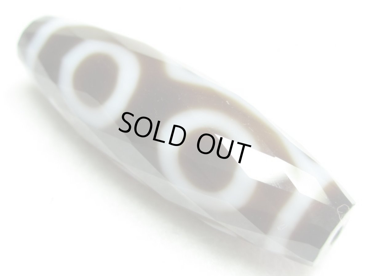 画像2: 黒地至純・多面カット仏心三眼天珠 37mm (2)