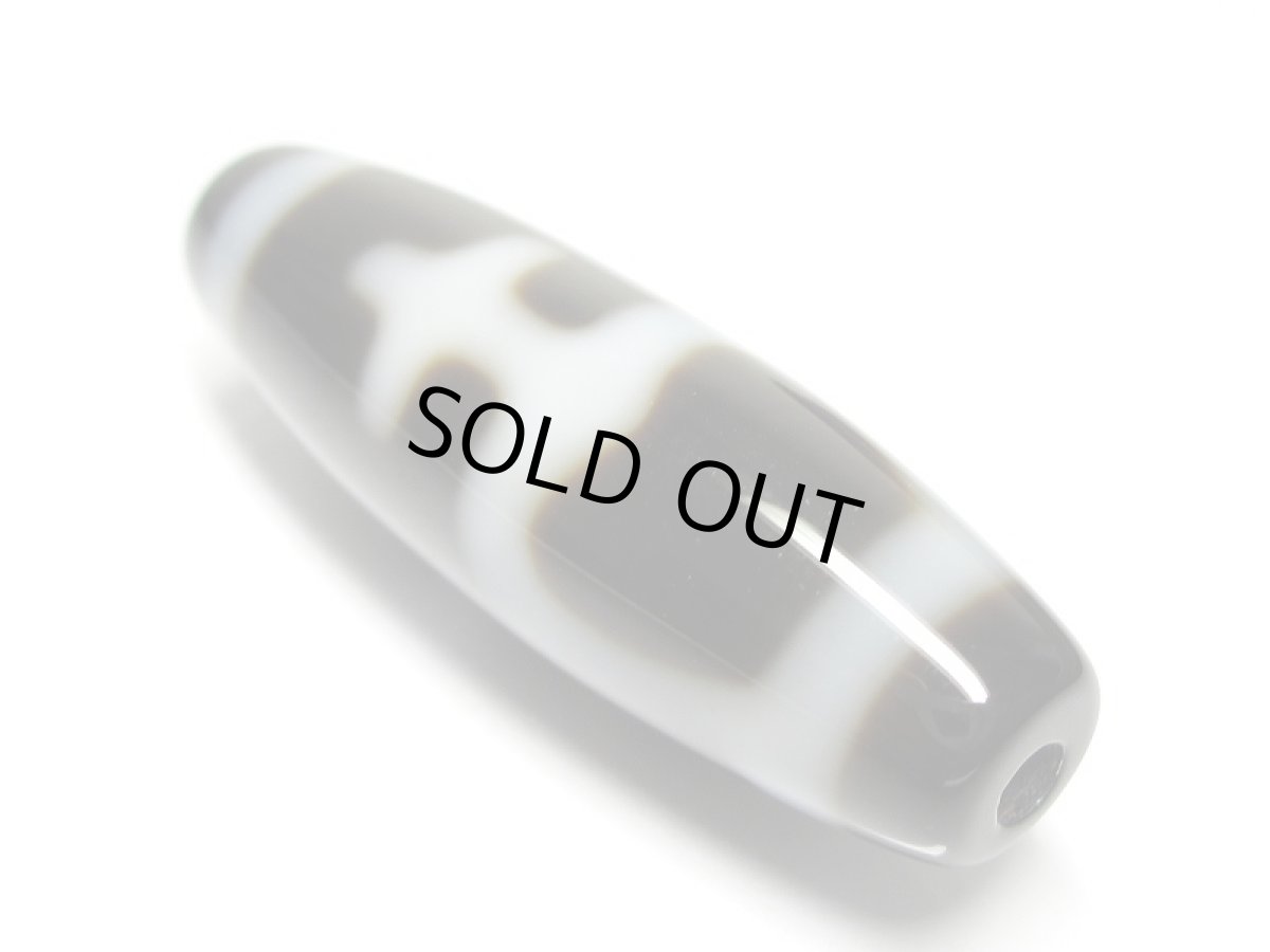 画像2: 黒地至純・宝瓶天珠 38mm (2)