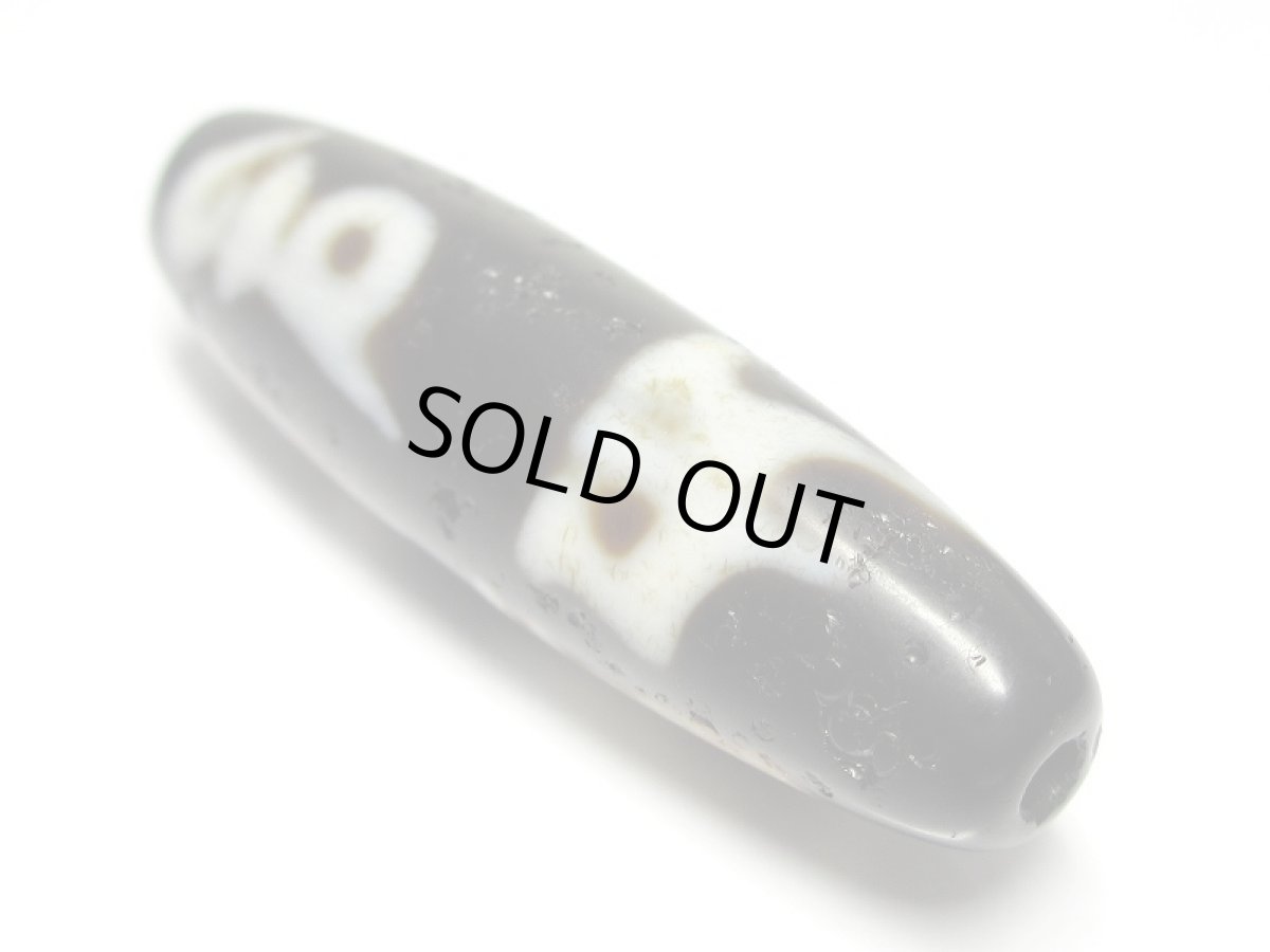 画像2: 風化龍鱗・六字真言天珠 42mm (2)