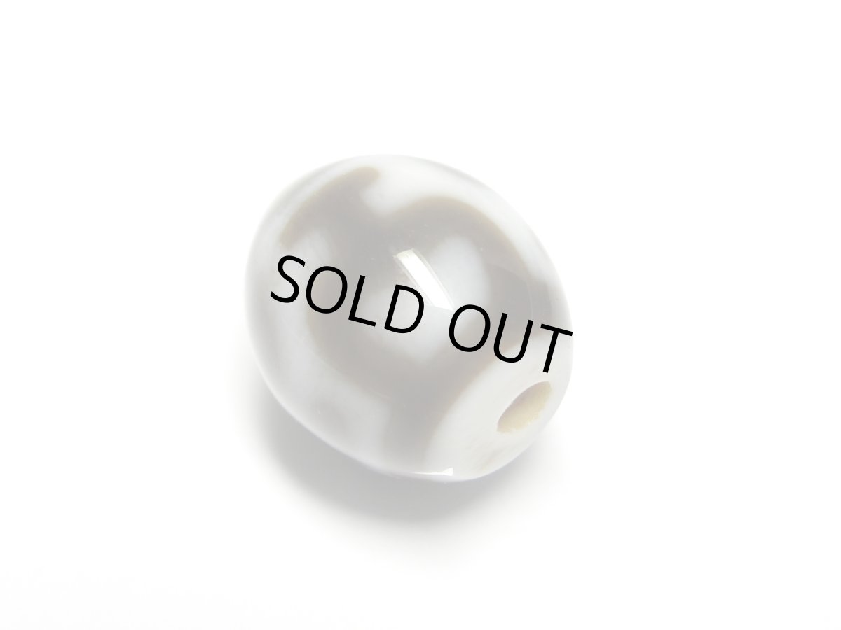 画像4: 白地至純・宝瓶天珠 14mm　 (4)