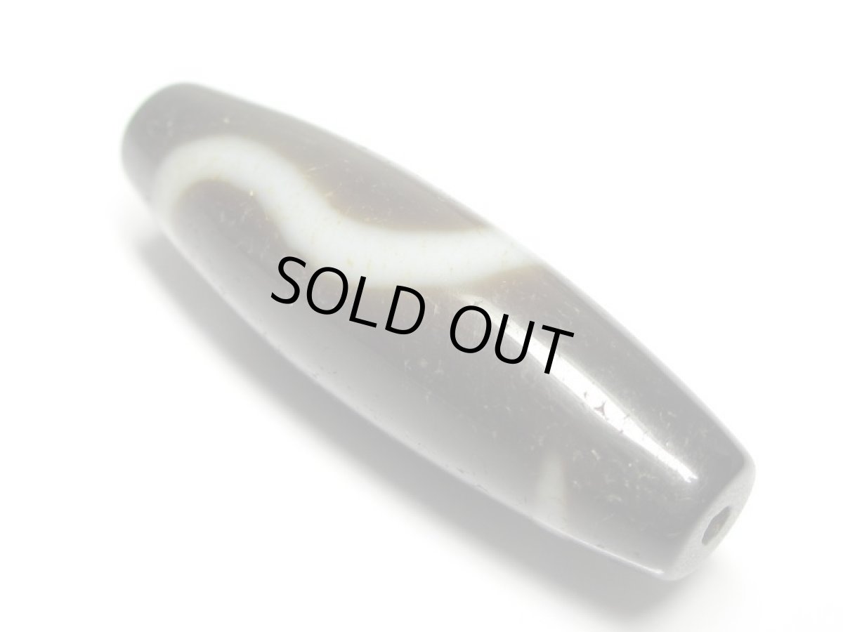 画像2: 至純風化紋・白蛇天珠 40mm (2)