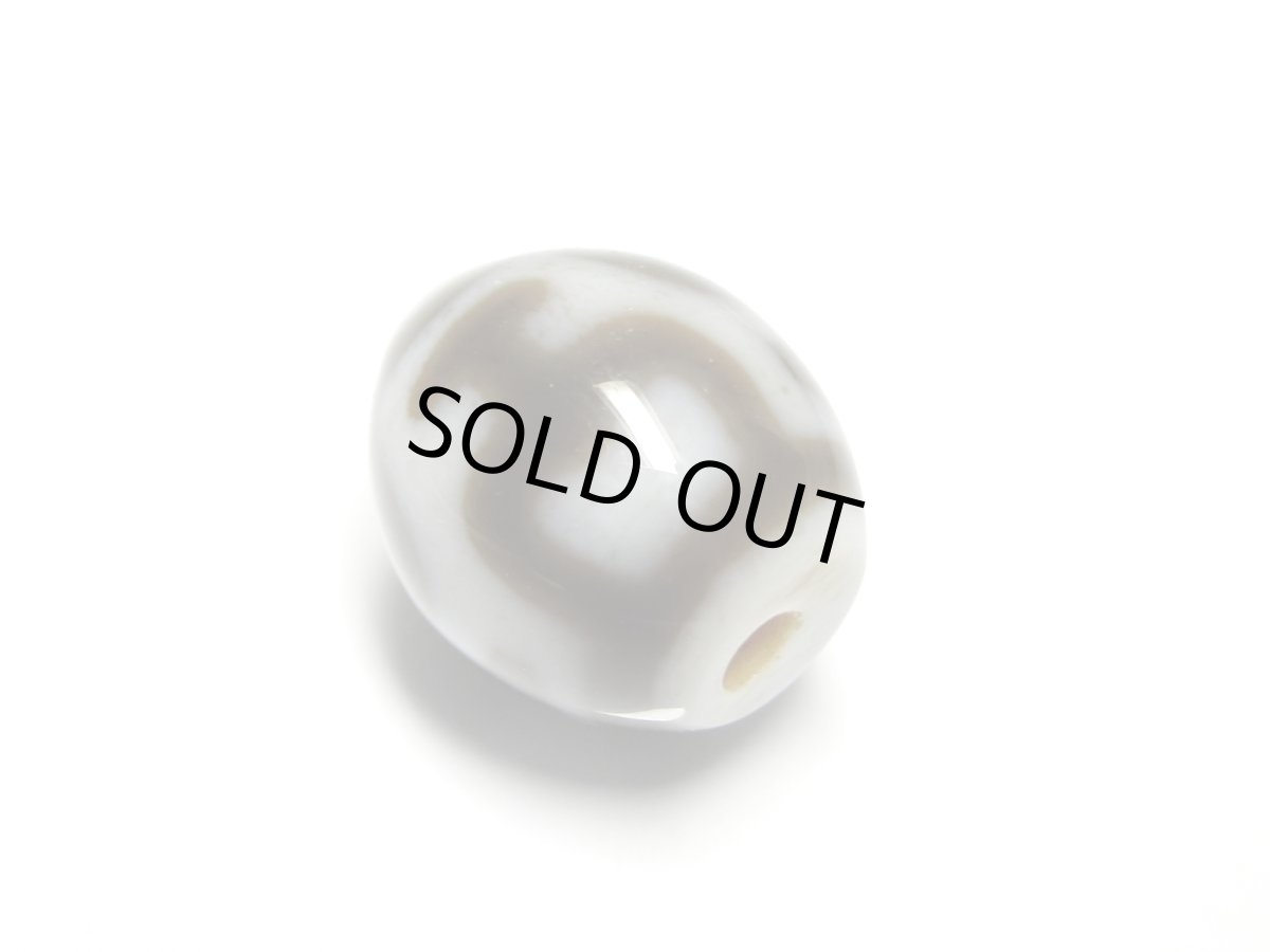 画像2: 白地至純・宝瓶天珠 14mm　 (2)