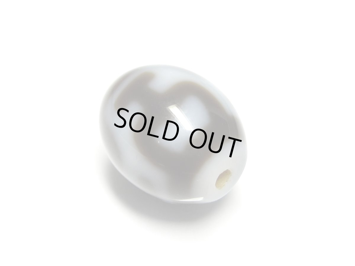 画像4: 白地至純・宝瓶天珠 15mm (4)