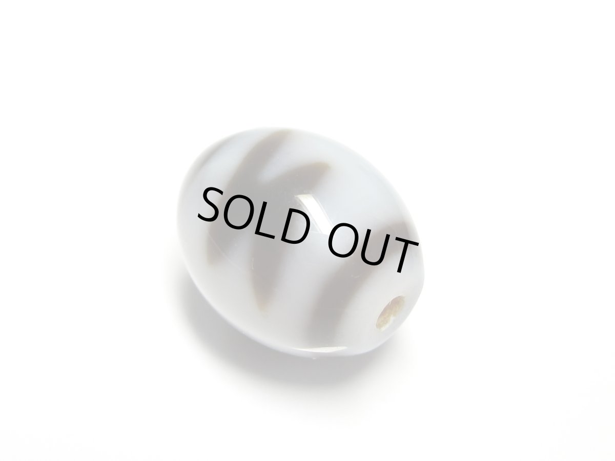 画像2: 白地至純・閃電五眼天珠　15mm (2)