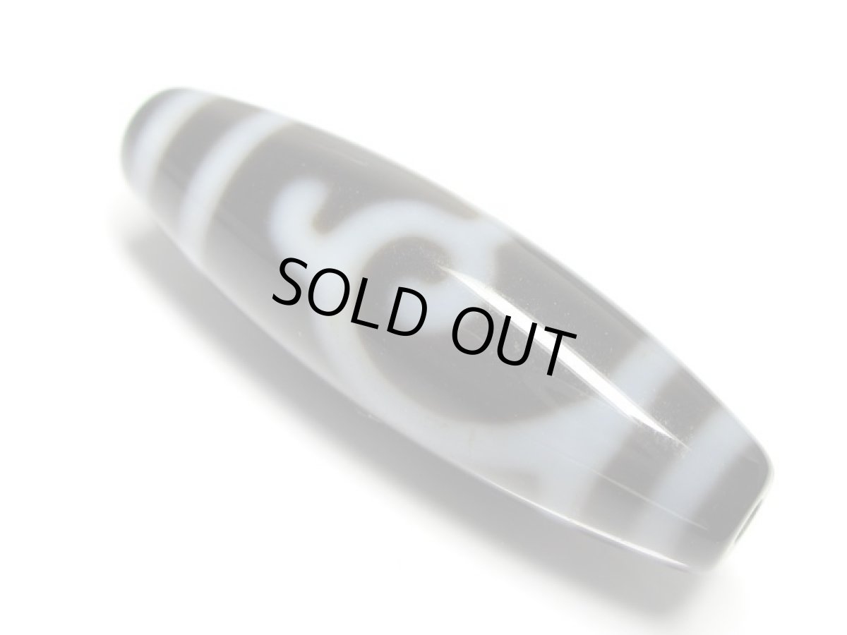 画像2: 黒地至純・如意樹（緑度母）天珠 38mm  (2)