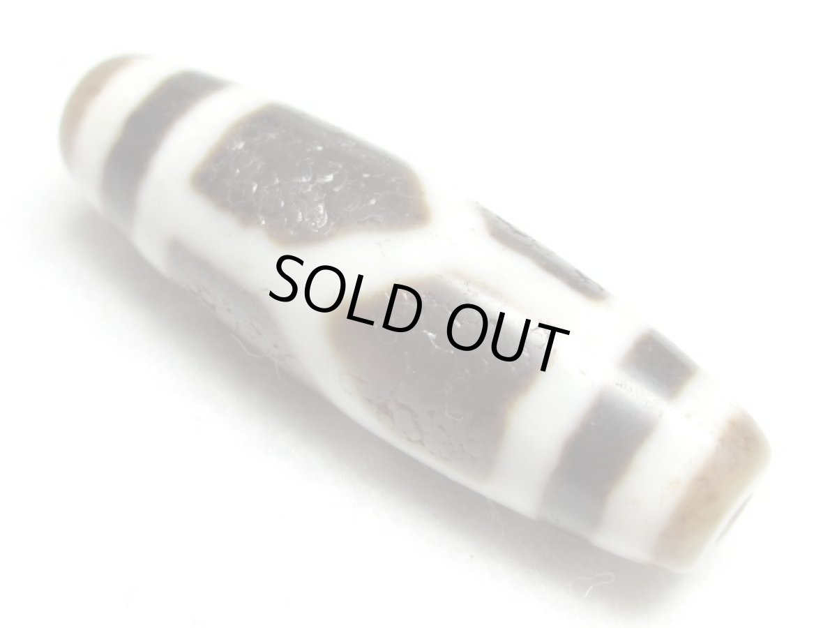 画像2: 風化龍鱗・亀甲長壽天珠 39mm (2)