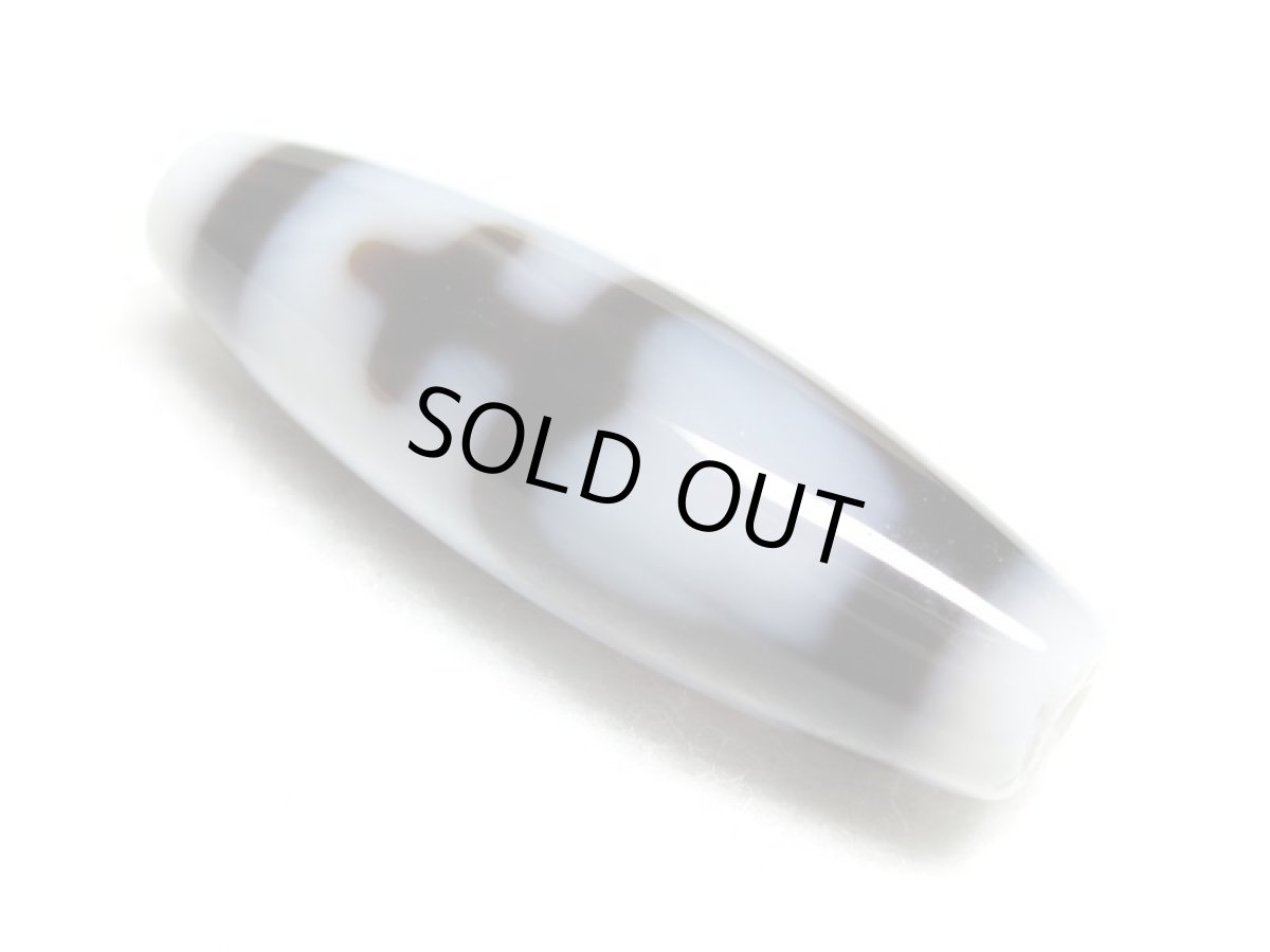 画像2: 白地至純・ 宝瓶天珠 38mm  (2)