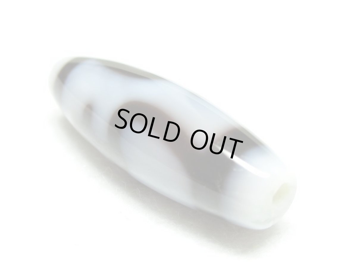 画像4: 白地至純・ 宝瓶天珠 38mm  (4)