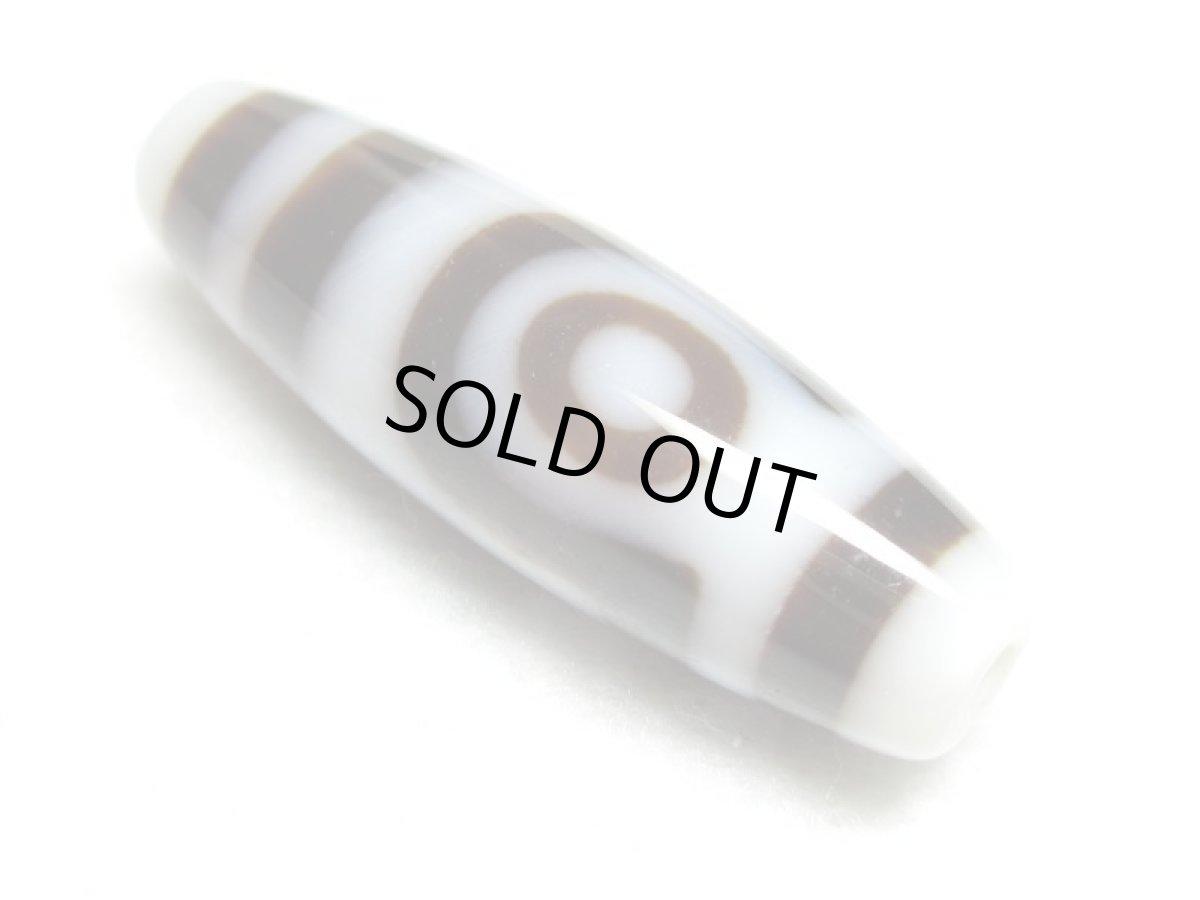 画像2: 白地至純・ 二眼天珠 38mm (2)