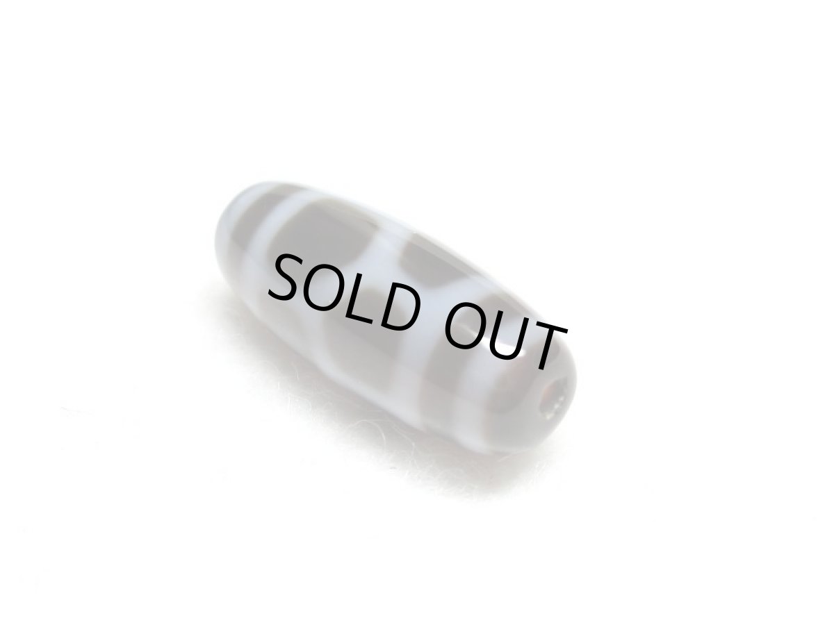 画像4: 黒地至純・亀甲長壽天珠 19mm (4)