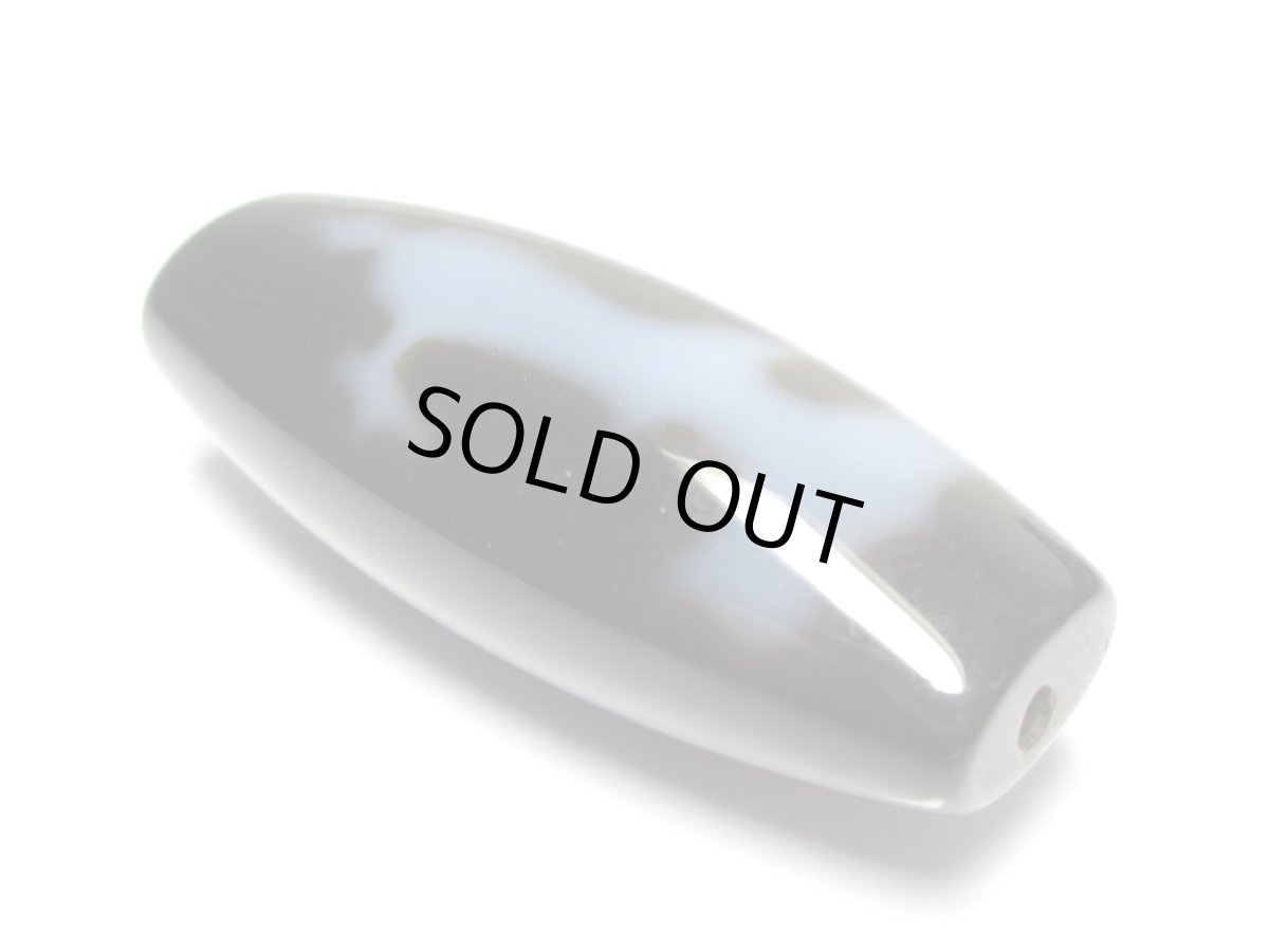 画像4: 黒地至純・観音水蓮花天珠 38mm  (4)