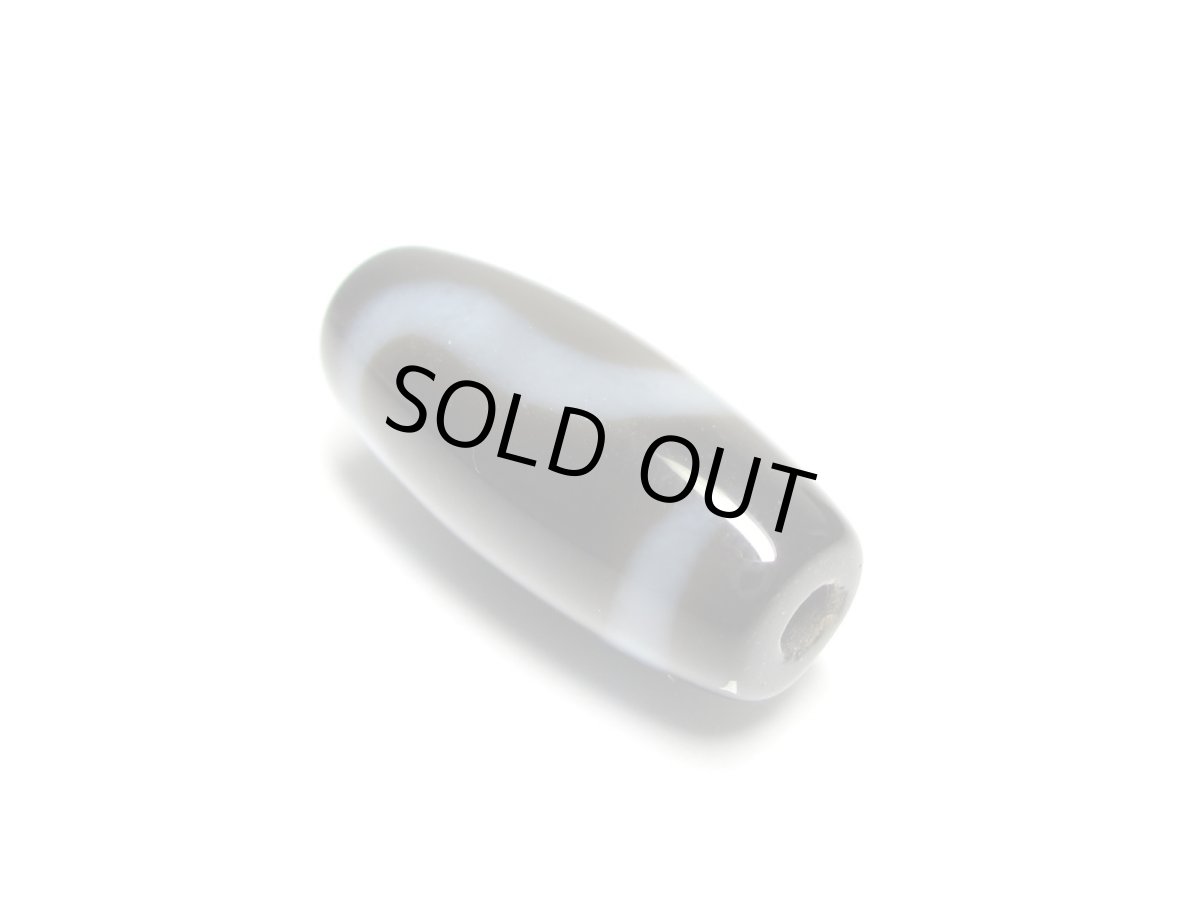 画像2: 黒地至純・白蛇天珠 20mm (2)