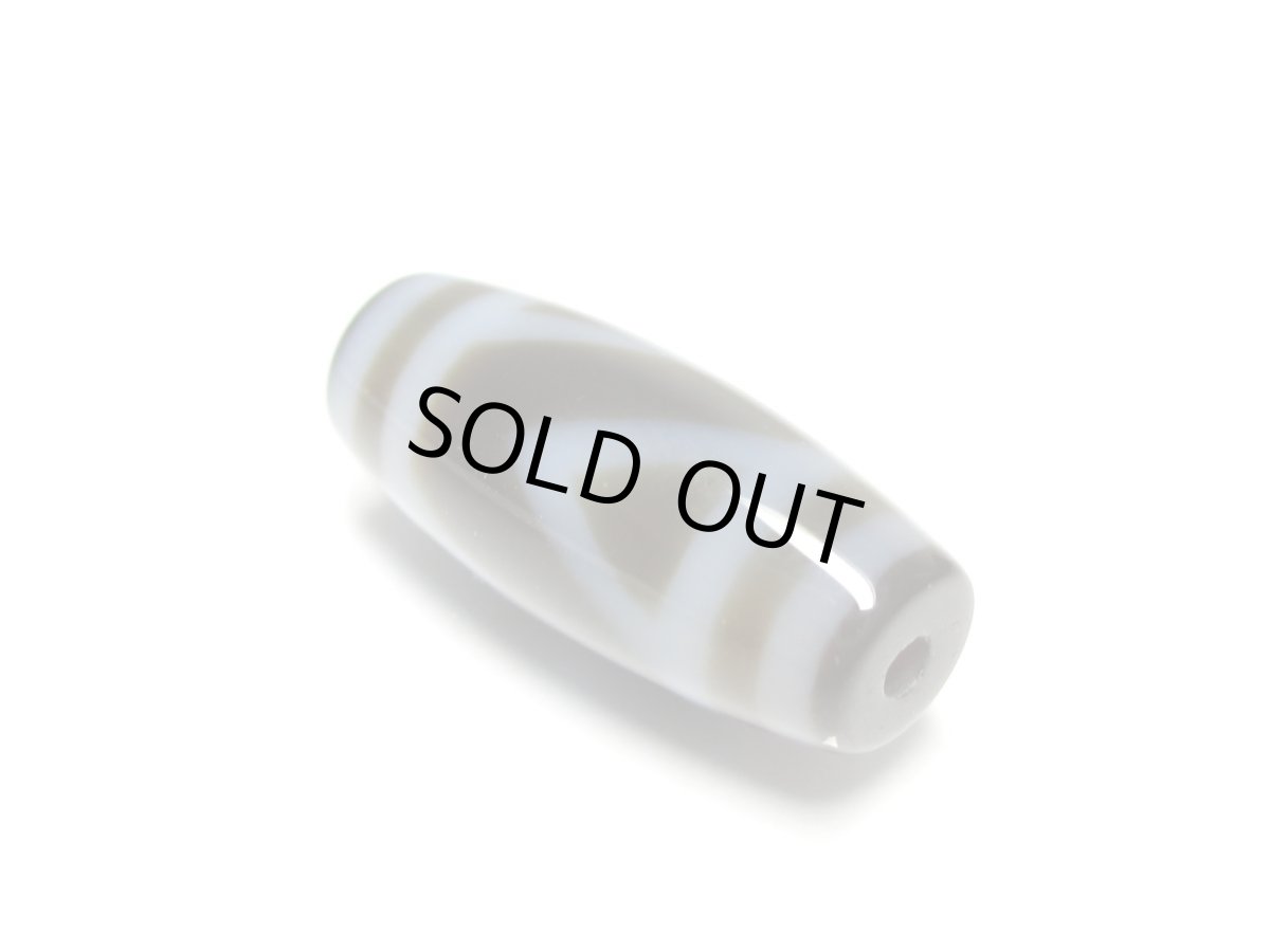 画像2: 黒地至純・山型天珠 20mm (2)