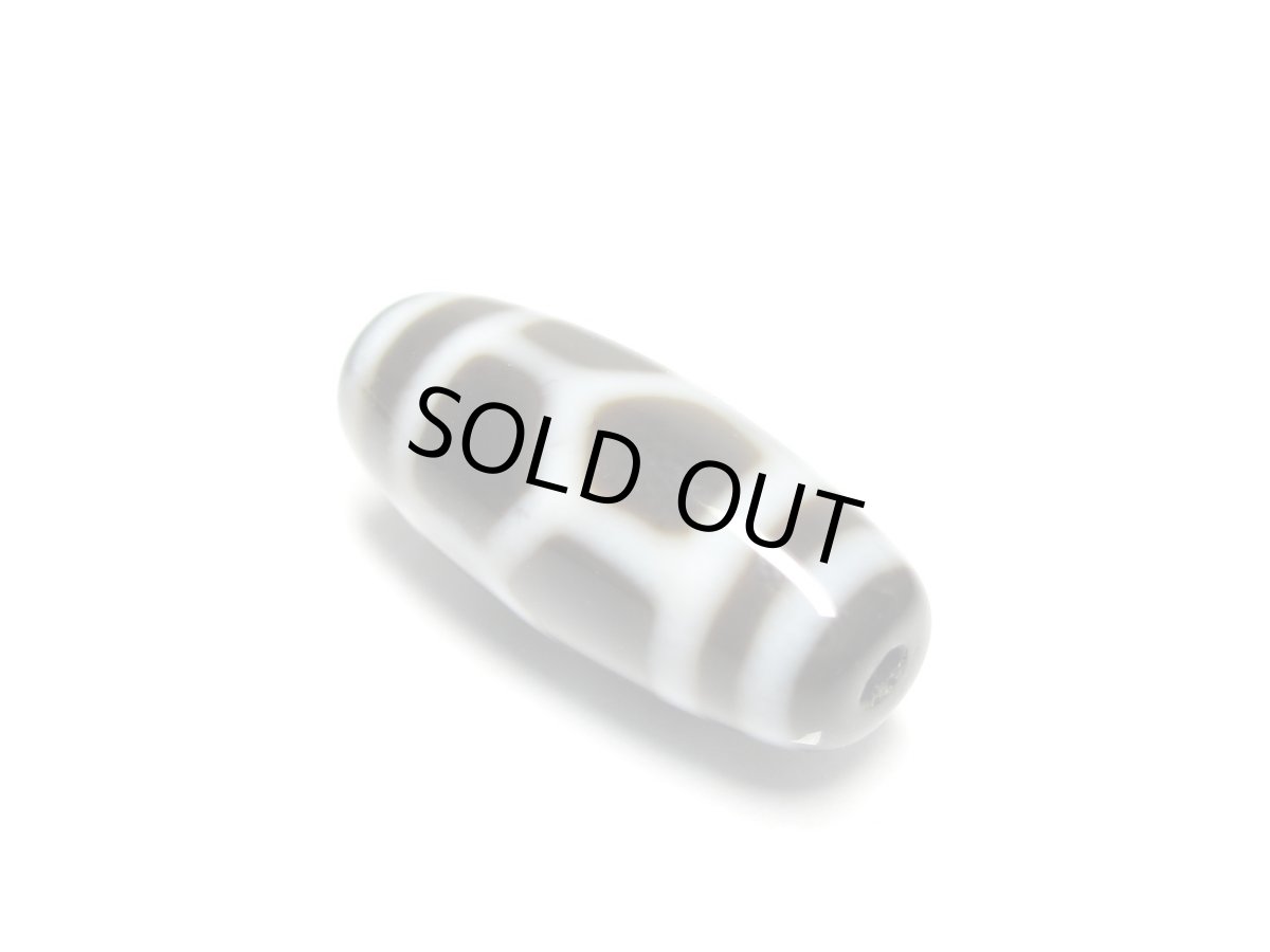 画像4: 黒地至純・亀甲長壽天珠 20mm (4)