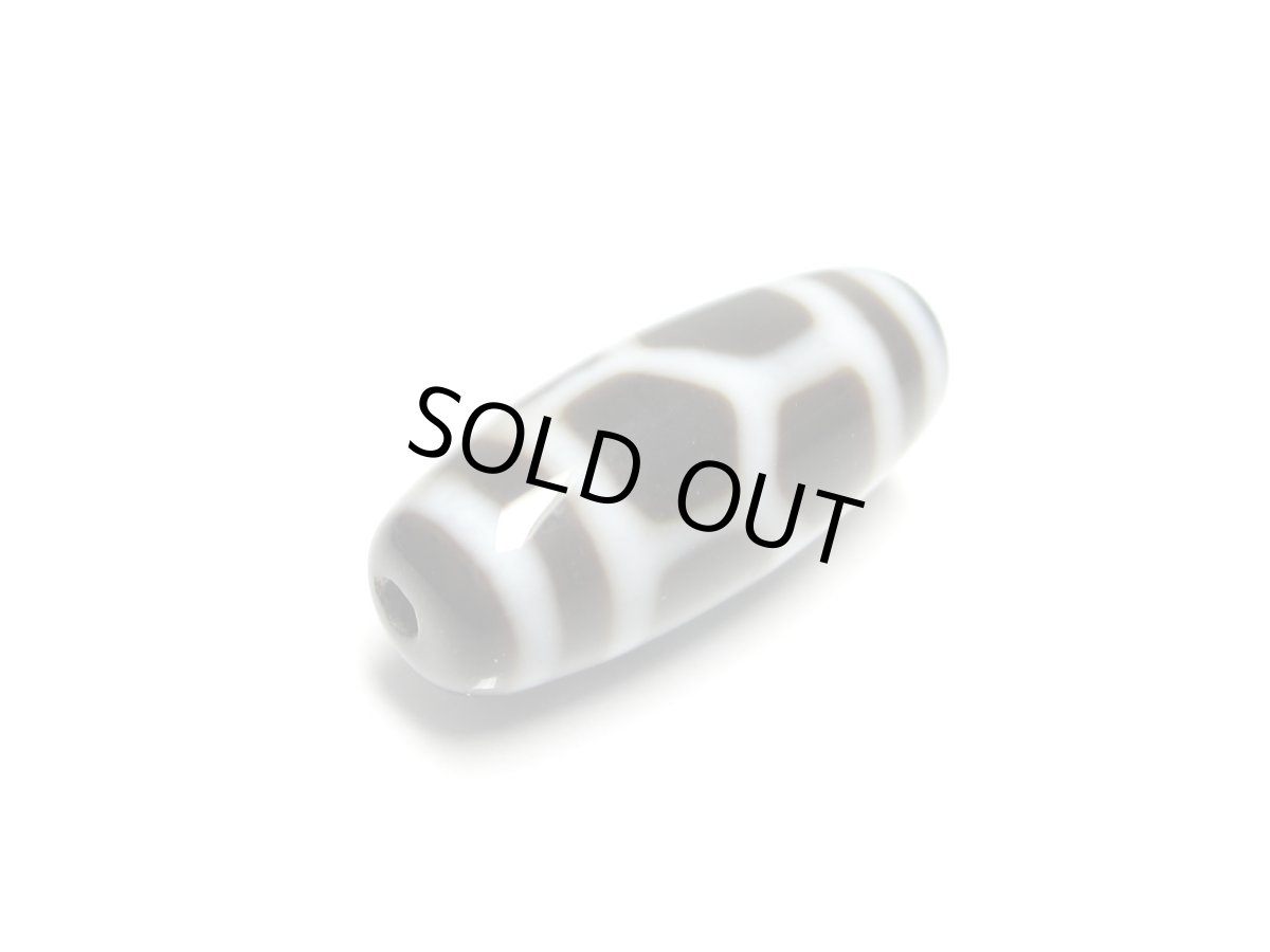 画像3: 黒地至純・亀甲長壽天珠 20mm (3)