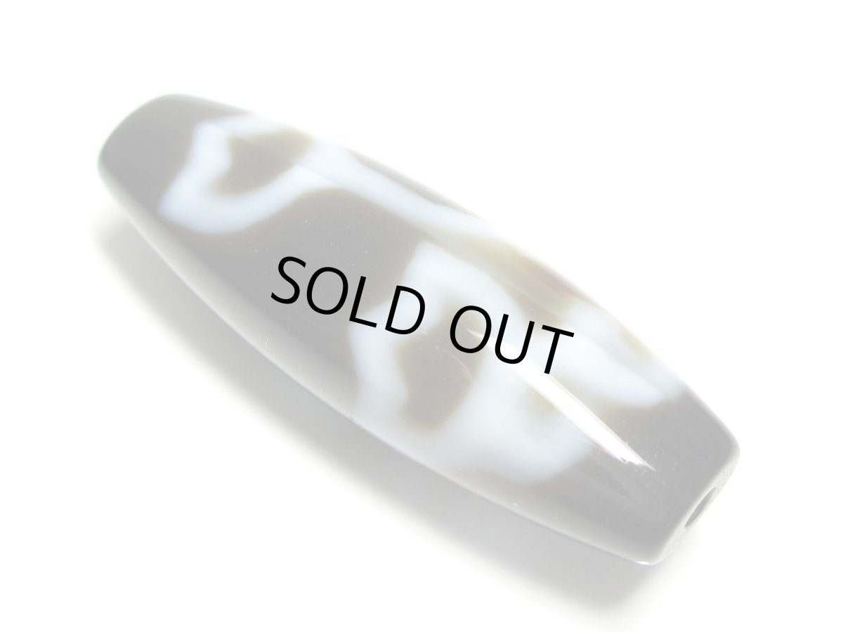 画像2: 黒朱砂・観音水蓮花天珠 38mm  (2)