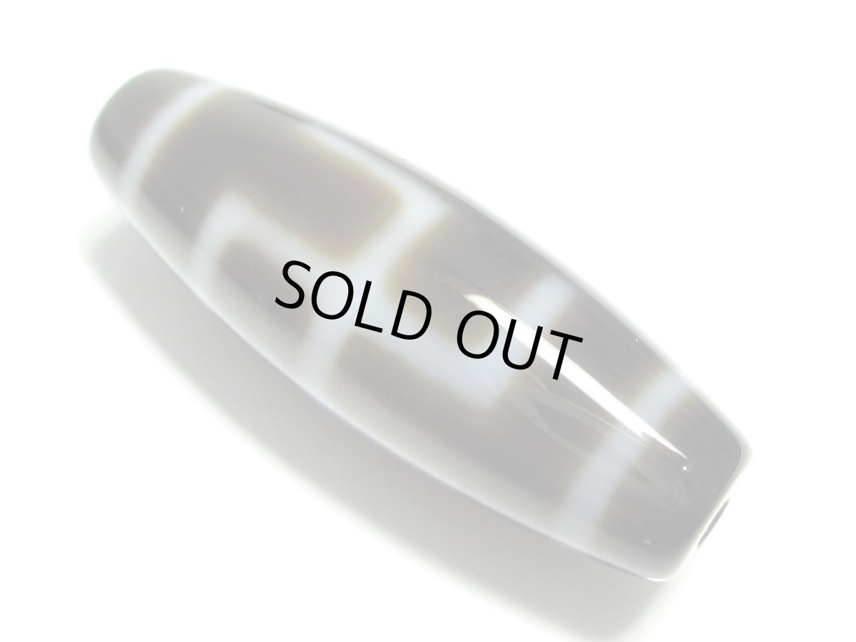 画像2: 透明感・万字（卍）天珠 38mm (2)