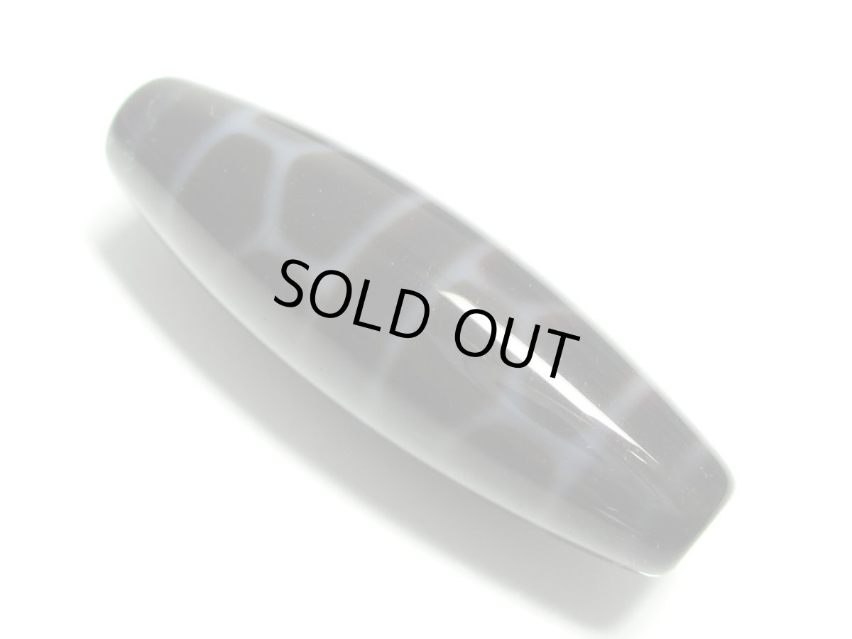 画像2: 透明感・亀甲長壽天珠 38mm (2)