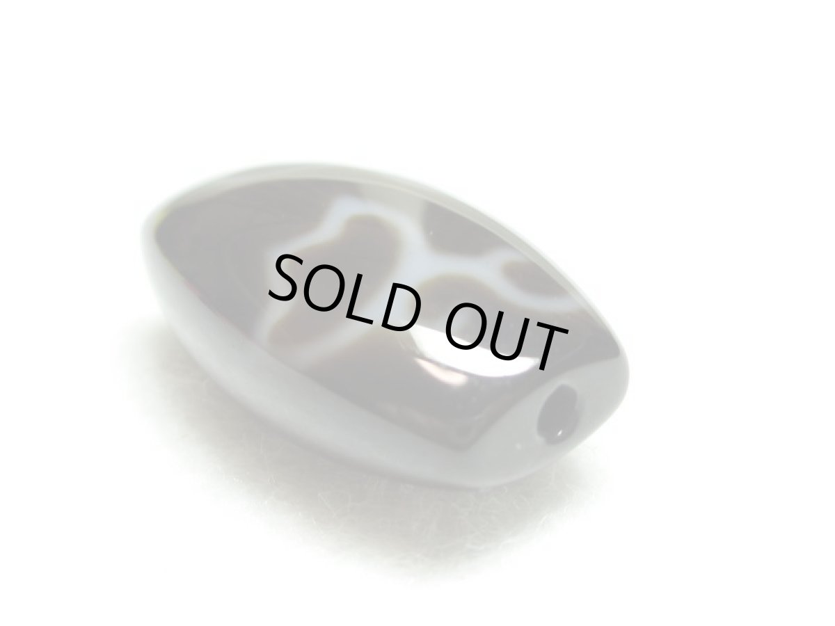 画像3: 黒地至純・観音水蓮花天珠 25mm (3)