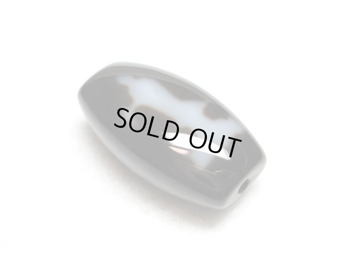 画像2: 黒地至純・観音水蓮花天珠 25mm (2)