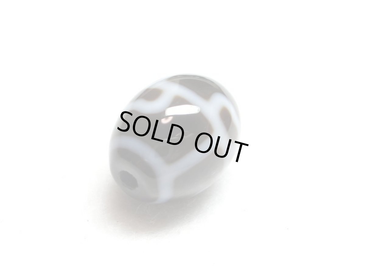 画像3: 黒地至純・亀甲長壽天珠 15mm (3)