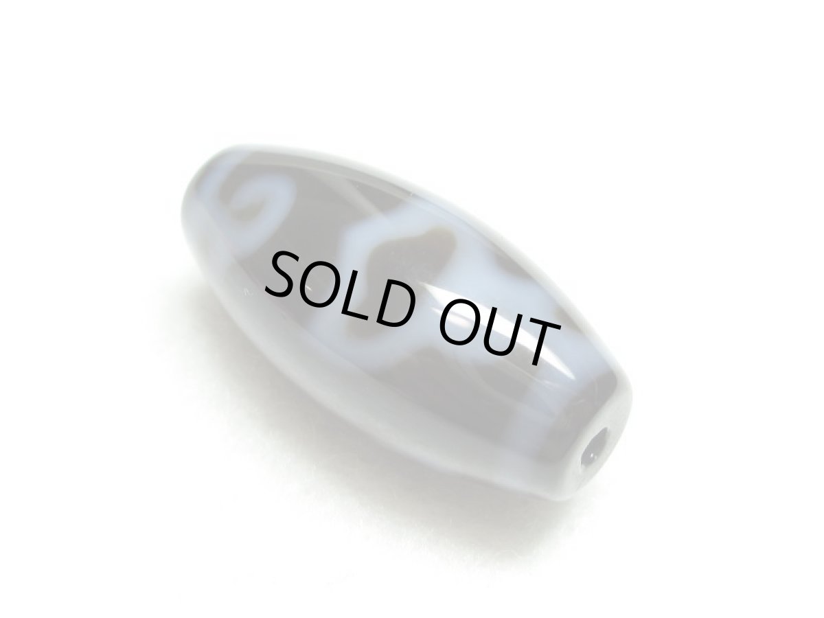 画像2: 黒地至純・水蓮花天珠 25mm (2)