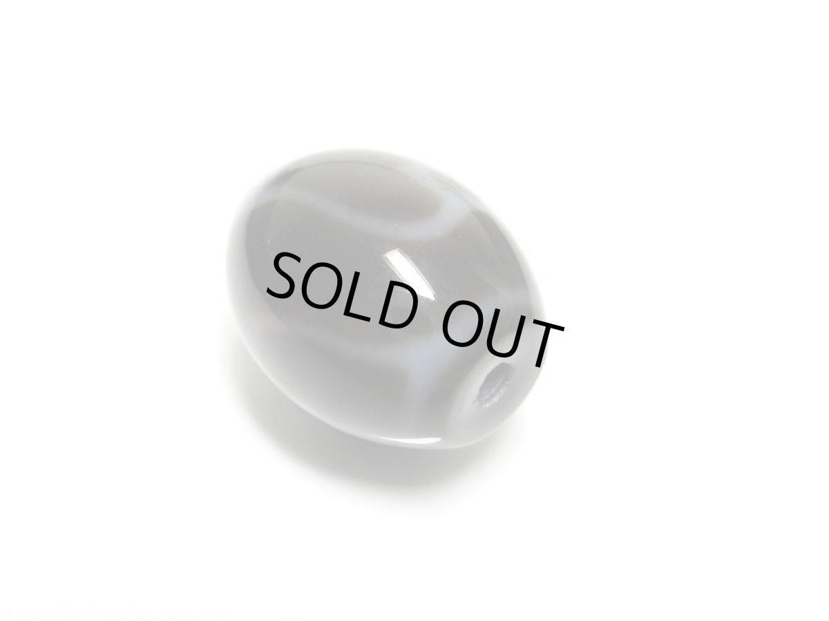 画像4: 黒地至純・水蓮花天珠 15mm (4)