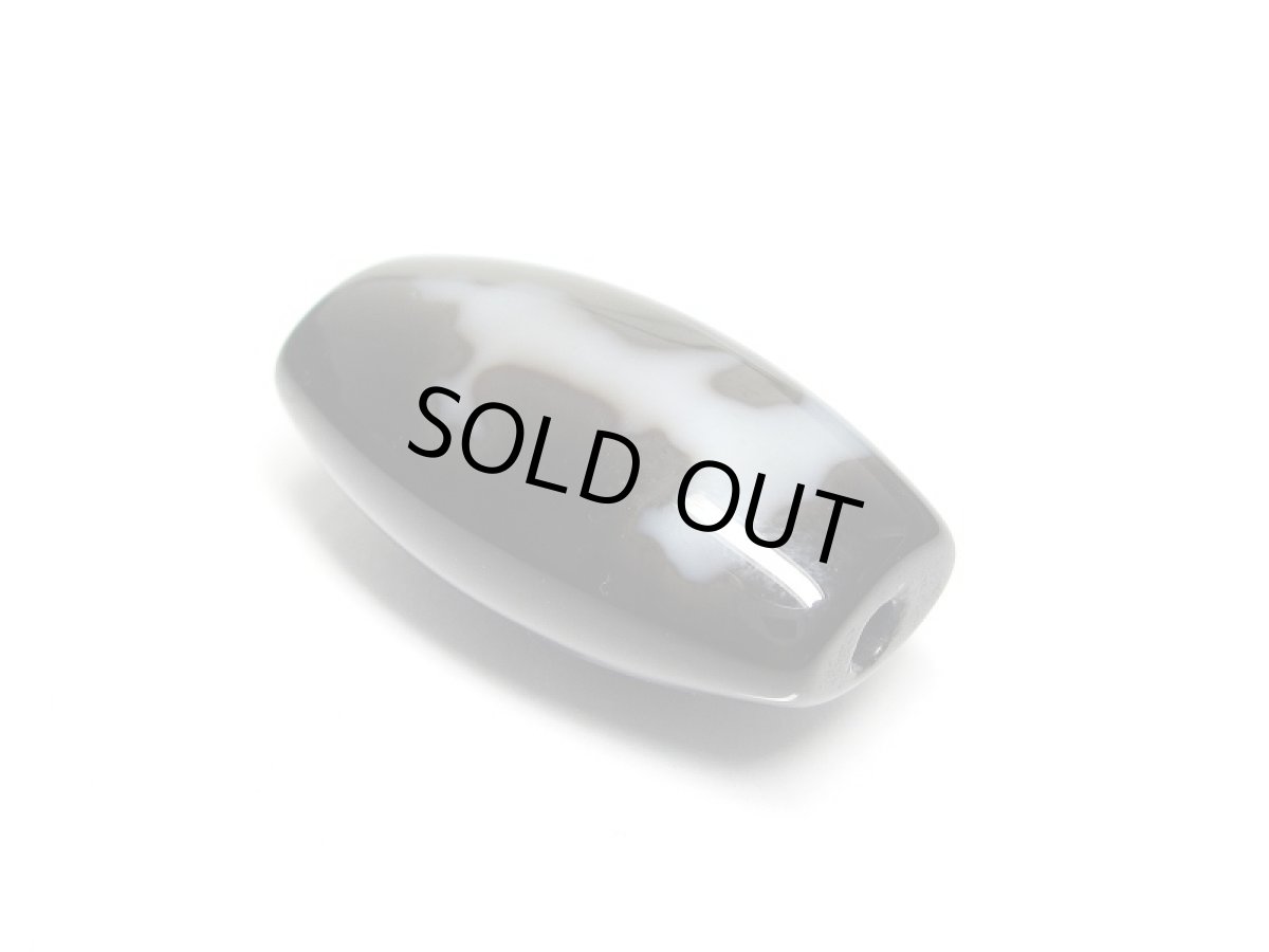 画像4: 黒地至純・観音水蓮花天珠 25mm (4)